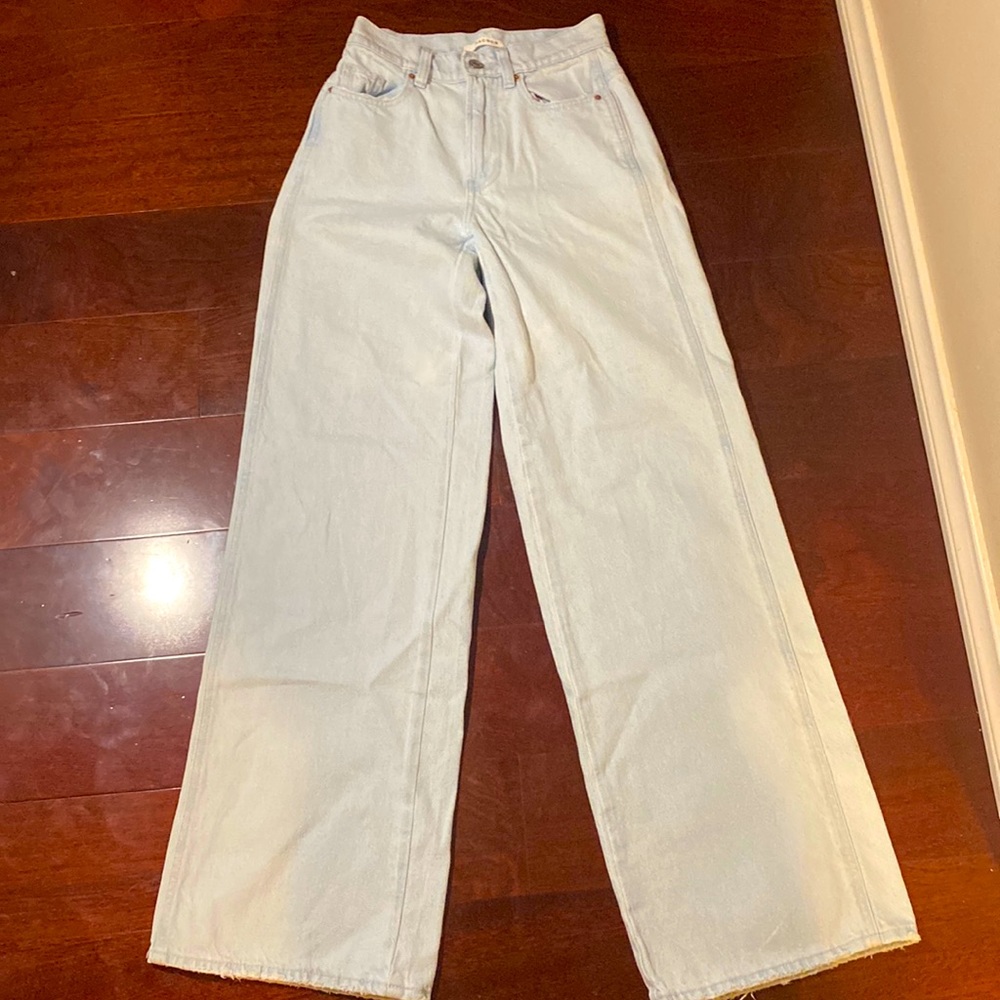Pacsun high rise wide leg light wash jeans. Size 22, in great condition
